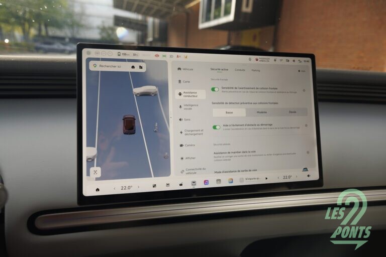 Le menu des ADAS est très très fourni (menu déroulant) ! Dur de s'y retrouver en roulant, quand le menu était encore en anglais ... Bien sûr, cela hâtait aussi la caméra de surveillance conducteur de nous réprimander !