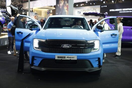 Dans la gamme de série, ce sont bien les utilitaires qui font le plus envie en ce moment chez Ford ! Tout le mérite vient de la préparation britannique MS-RT, look et comportement routier ! // Ford Ranger MS-RT