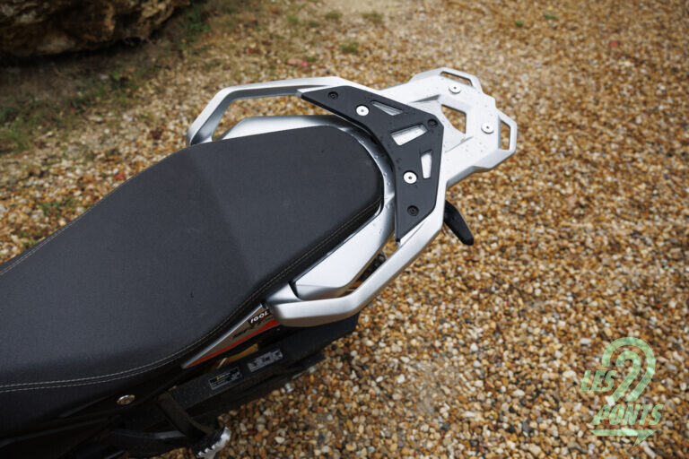 La selle monobloc de la SRT 450 RX est, jusqu’à présent, la plus inconfortable testée.
