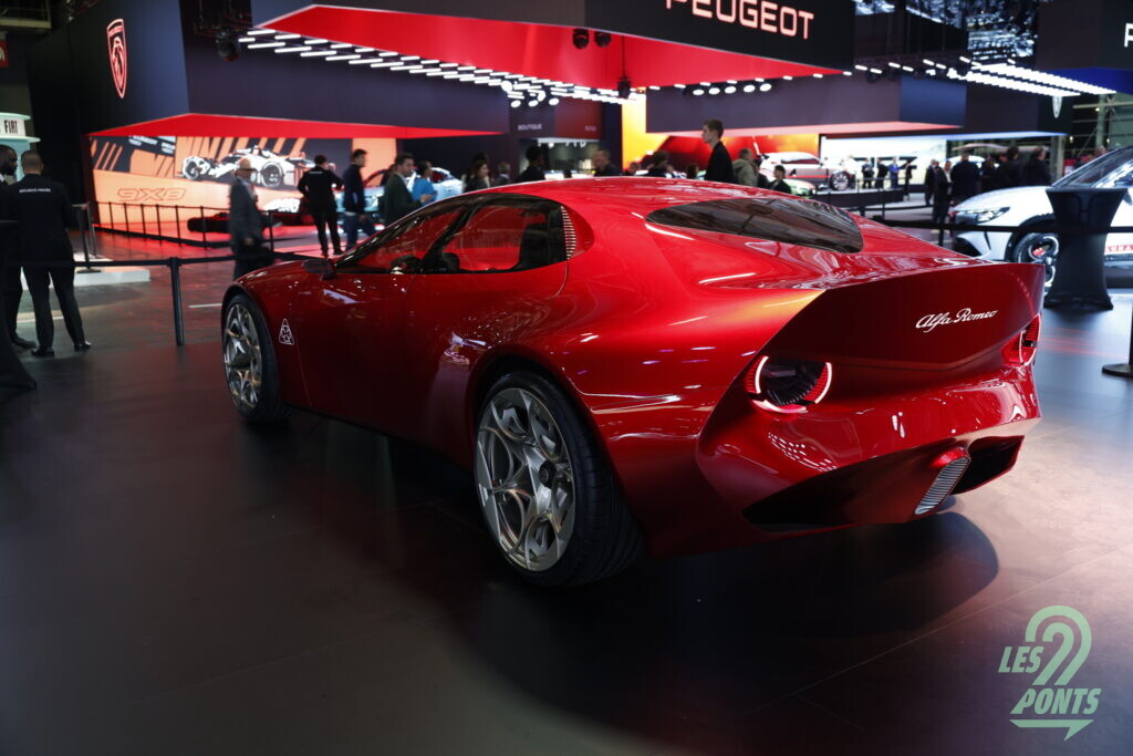 La vue arrière Cuorerosso une vitrine du style Alfa Romeo.